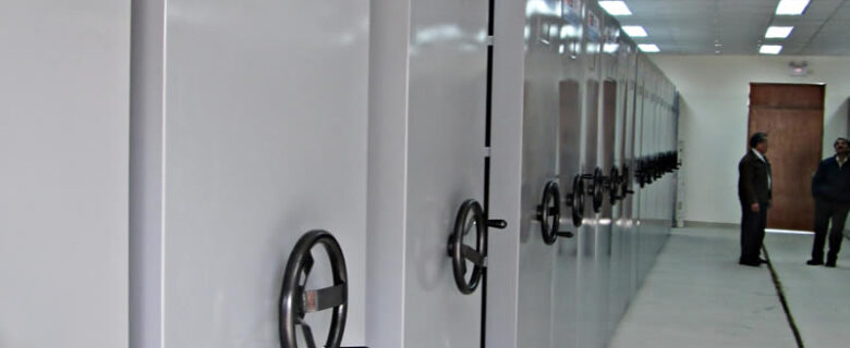 Estantería metálica móvil